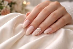 découvrez des idées élégantes d'ongles pour sublimer les invitées de mariage avec style et raffinement.