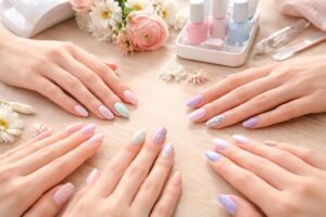 découvrez les tendances manucure printemps 2026 avec les couleurs et styles incontournables pour sublimer vos ongles cette saison.