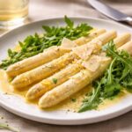 découvrez une délicieuse recette gourmande mettant en valeur les asperges blanches, parfaite pour un repas savoureux et raffiné.
