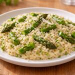 découvrez notre délicieux risotto aux asperges vertes, une recette printanière savoureuse et facile à préparer pour égayer vos repas.