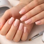 découvrez comment créer des ongles en gel élégants et faciles à réaliser grâce à nos conseils et astuces simples, pour une beauté professionnelle à la maison.