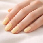 découvrez comment sublimer vos ongles avec une manucure jaune pastel éclat doux, pour un style tendance et délicat qui illumine vos mains.