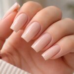 découvrez l'élégance moderne des ongles en acrylique aux formes carrées, alliant style et durabilité pour une beauté raffinée et tendance.