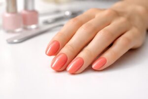 découvrez comment sublimer vos ongles avec notre gel au magnifique teint corail, pour des mains élégantes et pleines de charme.