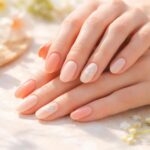 découvrez des designs d'ongles estivaux alliant simplicité et élégance pour un look chic et tendance tout au long de l'été.